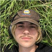 Ex jugador de fútbol por 20 años con estudios universitarios, muy buenas dotes comunicativas y para la gestión de grupos